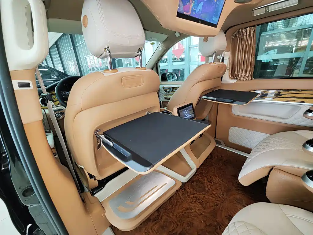 Mercedes-Benz V-Class 2020 — фото 27