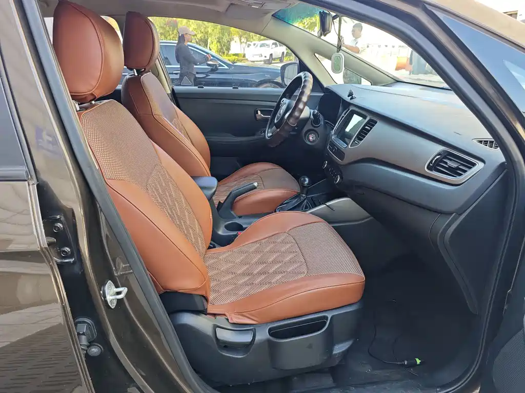 Kia Carens 2015 — фото 6