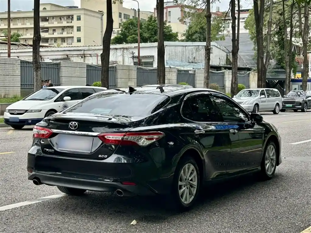 Toyota Camry 2022 — фото 11