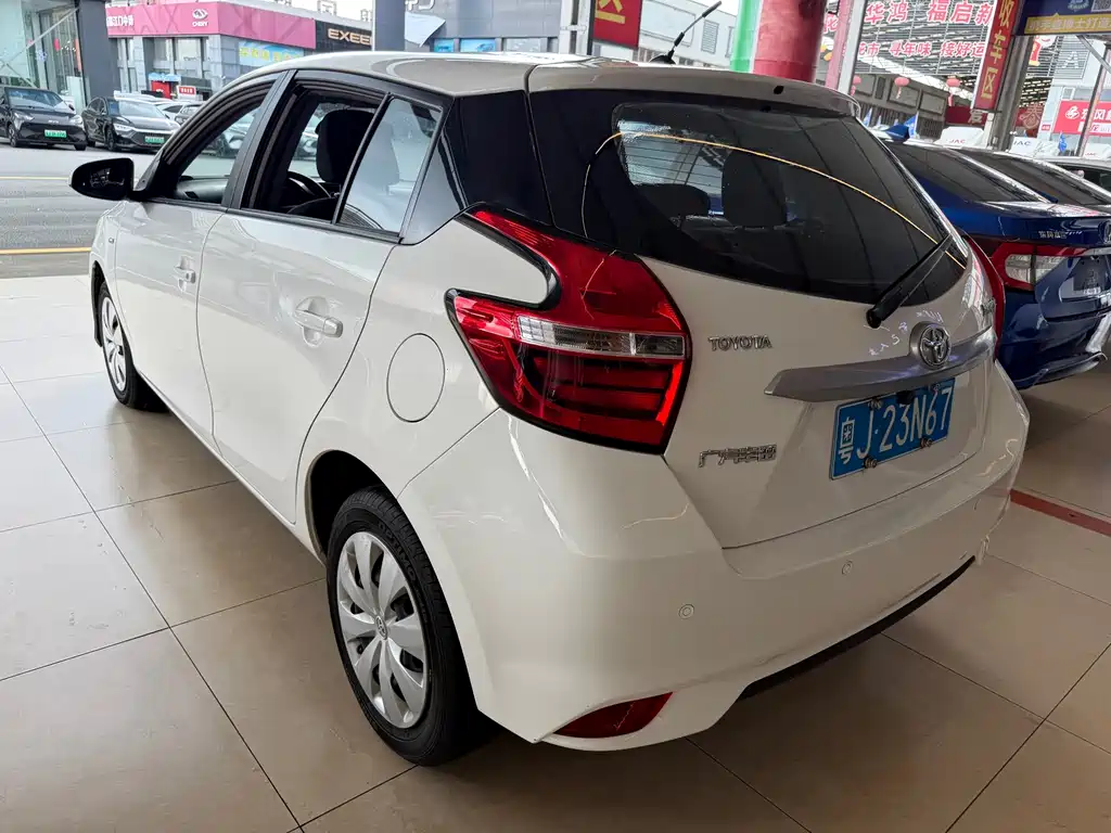 Toyota Yaris L 2018 — фото 10