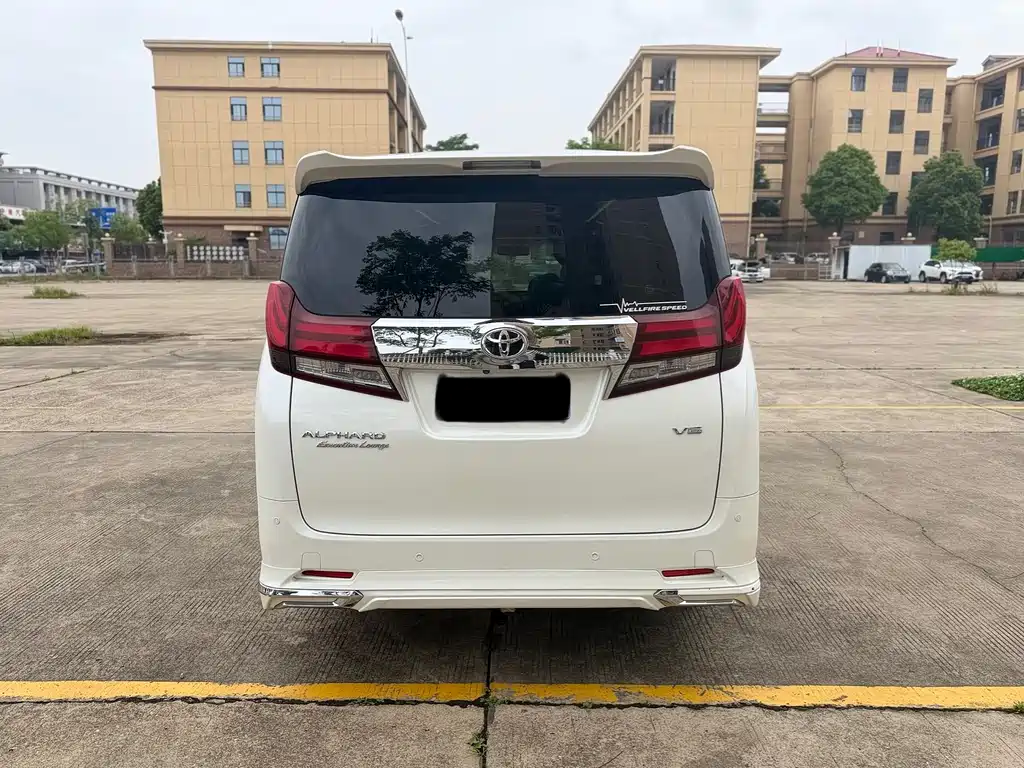 Toyota Alphard 2017 — фото 11
