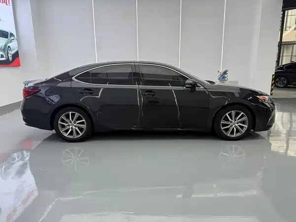 Lexus ES 2016