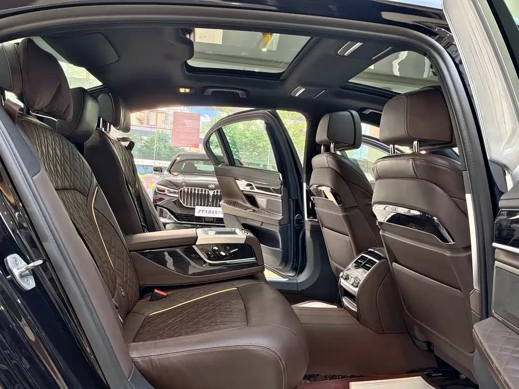 BMW 7 Series 2022 — фото 10