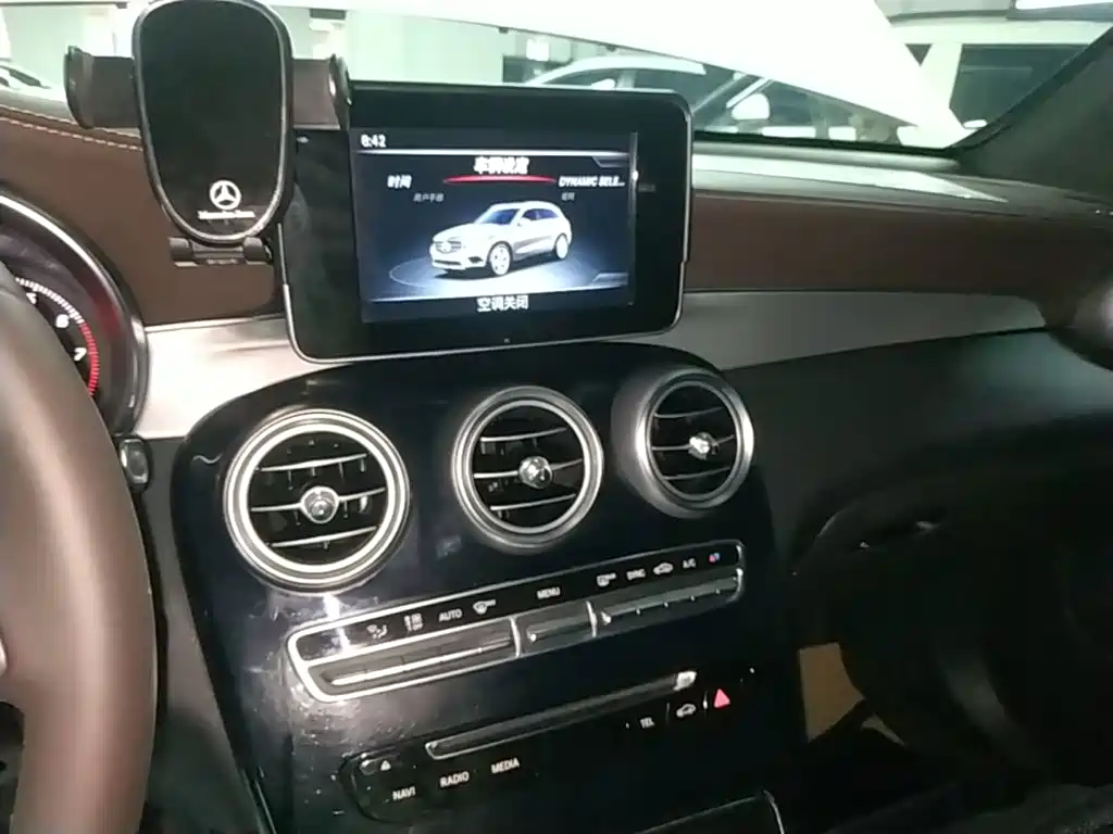 Mercedes-Benz GLC 2016 — фото 13