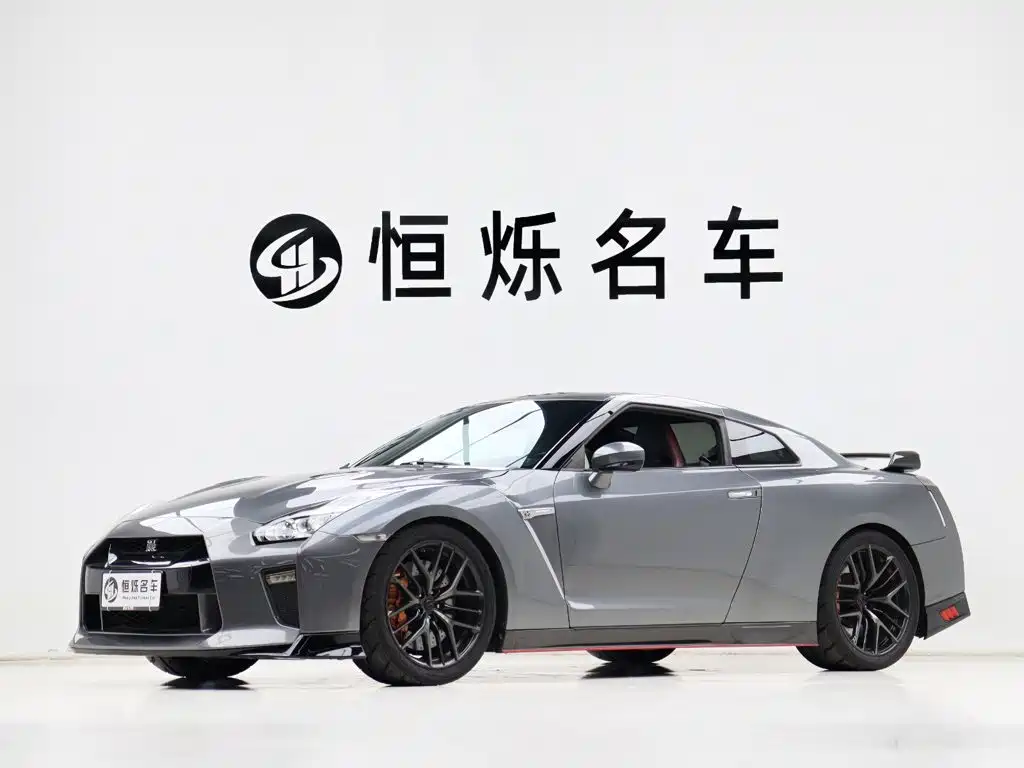 Nissan GT-R 2015 — фото 1