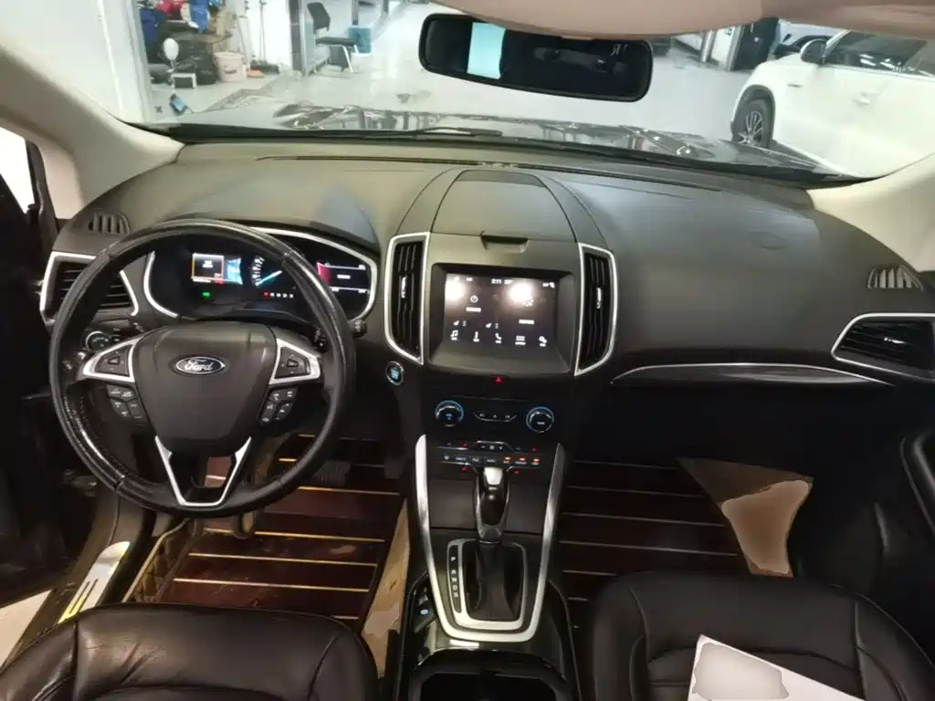 Ford Edge 2017 — фото 10