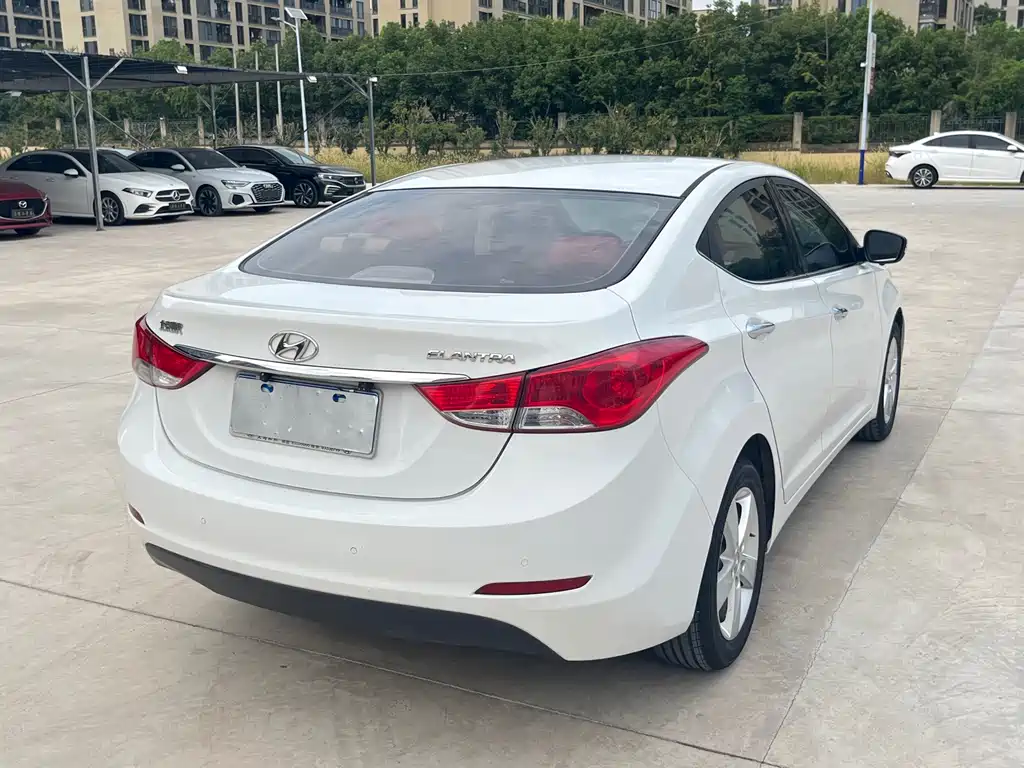 Hyundai Elantra 2014