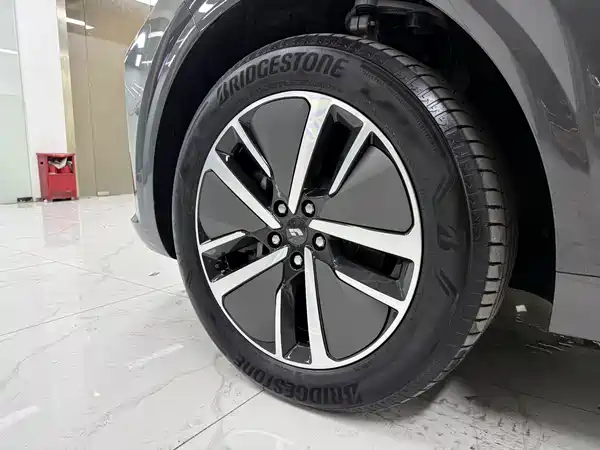 Li Auto L6 2024