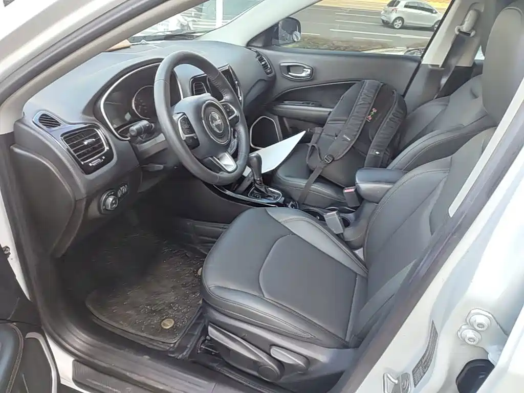 Jeep Compass 2019 — фото 15