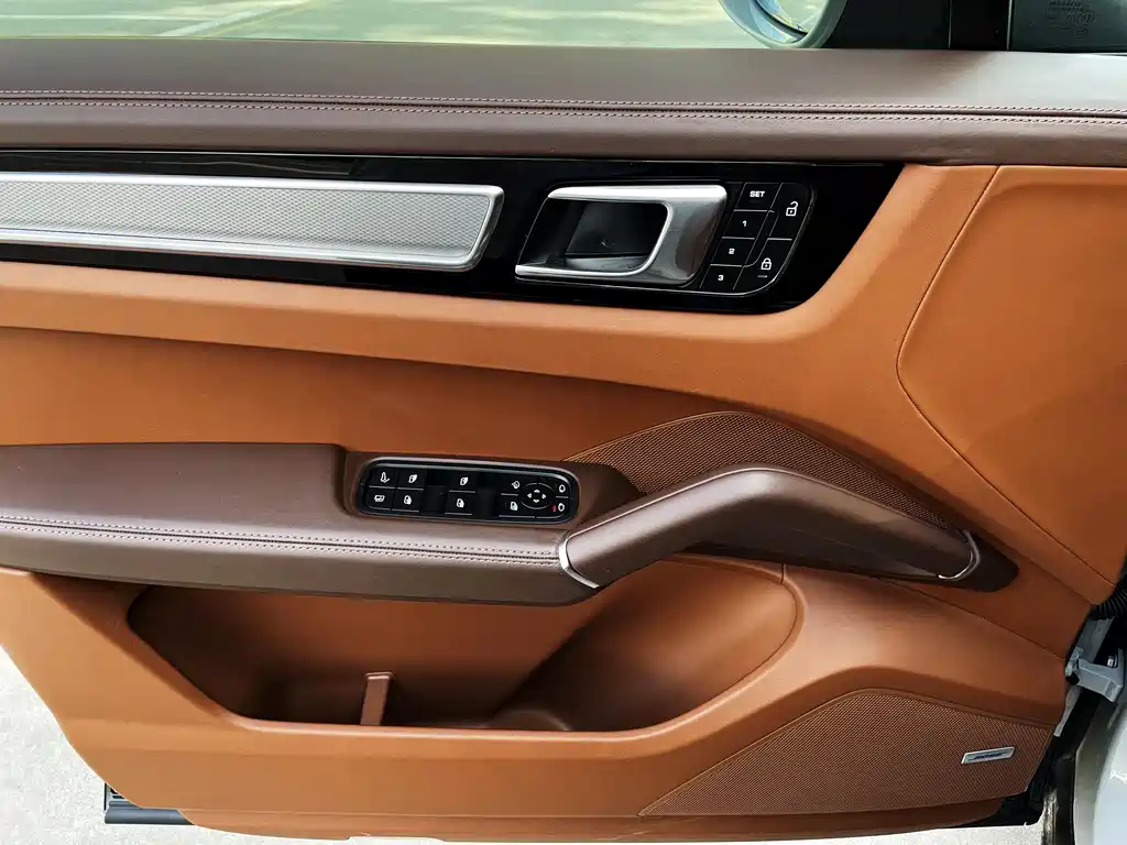 Porsche Cayenne Hybrid 2023