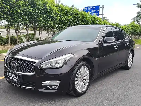 Infiniti Q70 2019
