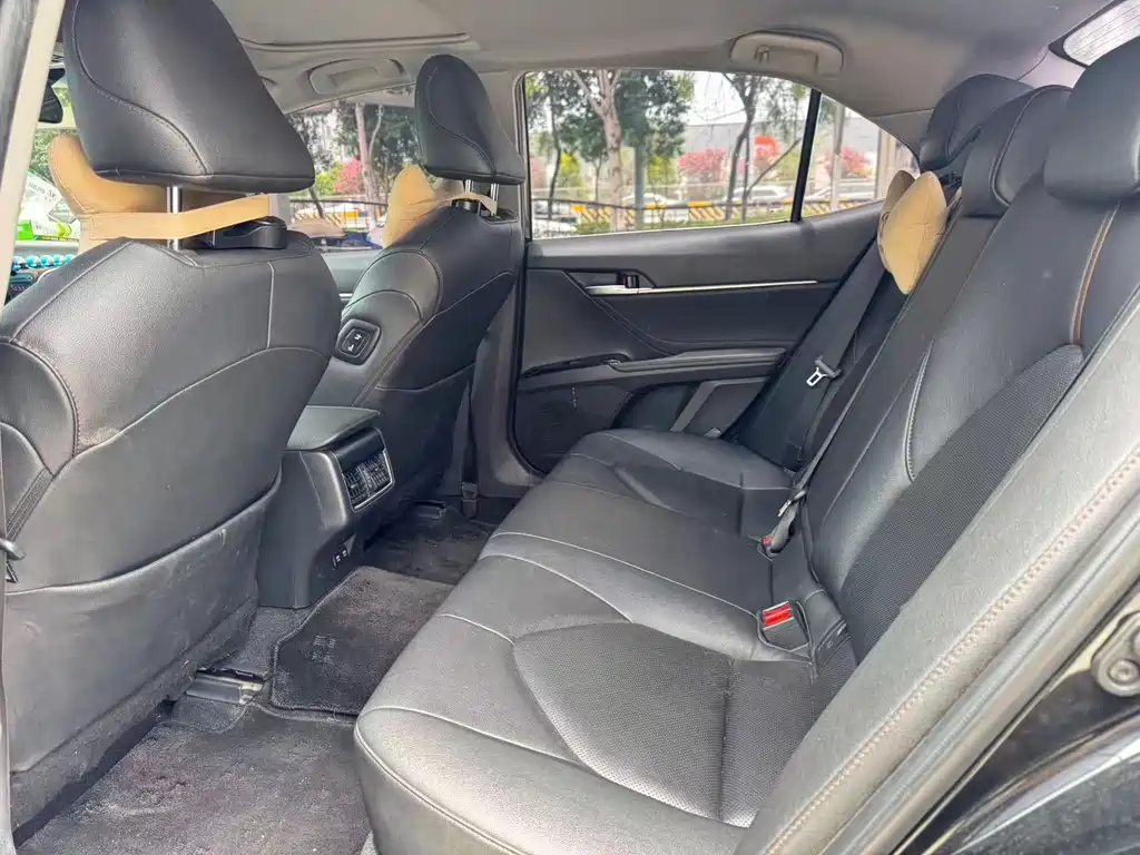 Toyota Camry 2022 — фото 12