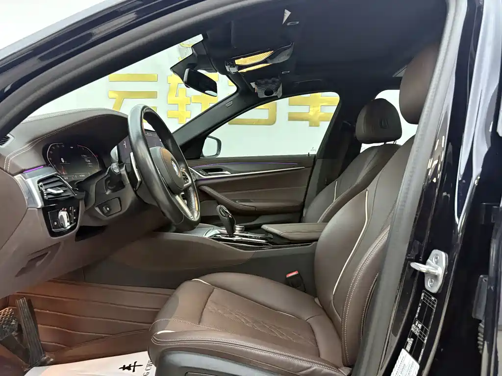 BMW 5 Series 2021 — фото 11
