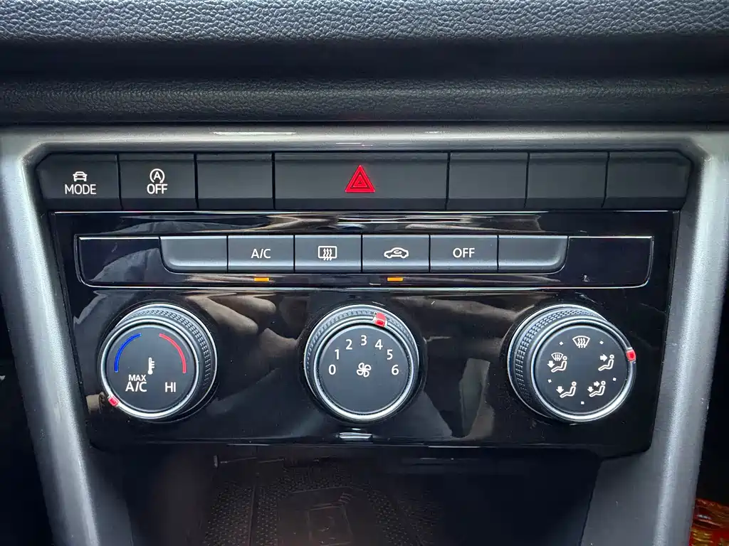 Volkswagen T-Roc 2022 — фото 13