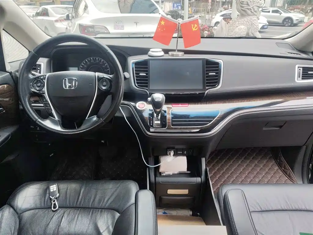 Honda Odyssey 2017 — фото 13