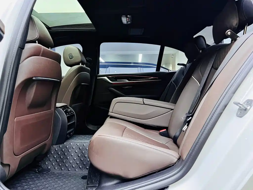 BMW 5 Series 2022 — фото 15