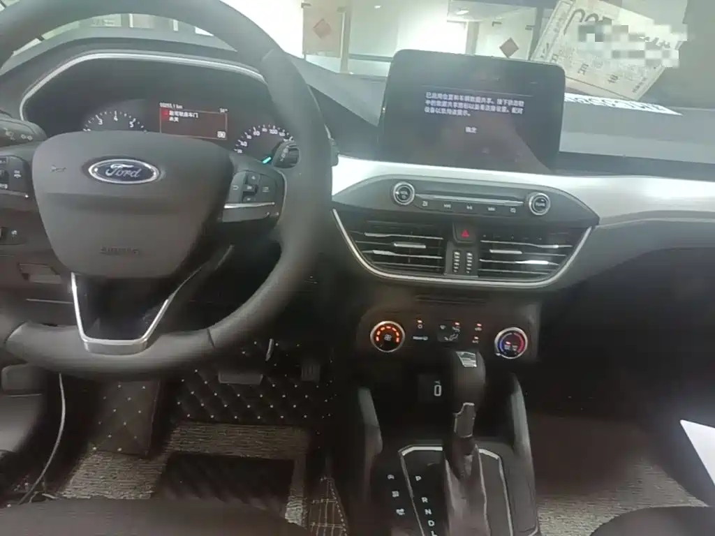 Ford Focus 2020 — фото 10