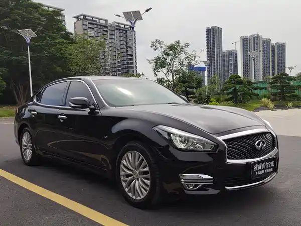Infiniti Q70 2019