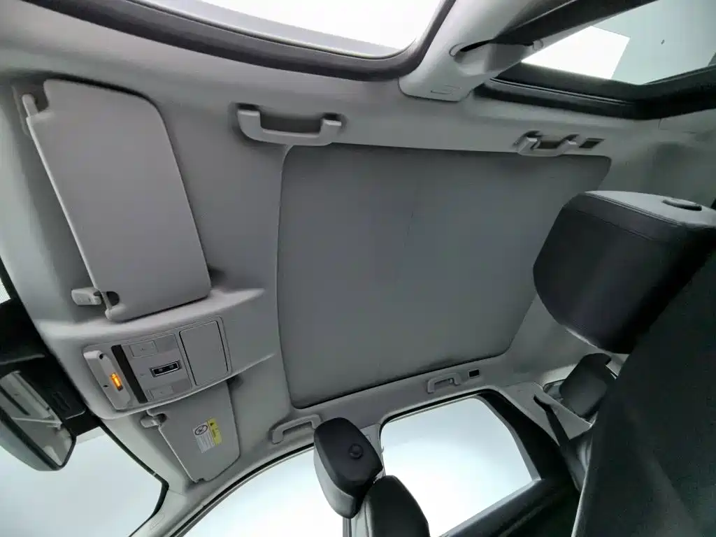 Land Rover Discovery Sport 2017 — фото 14