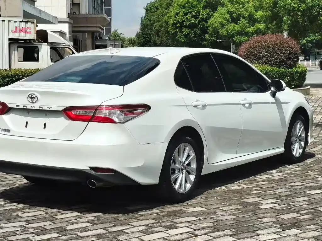 Toyota Camry 2023 — фото 9
