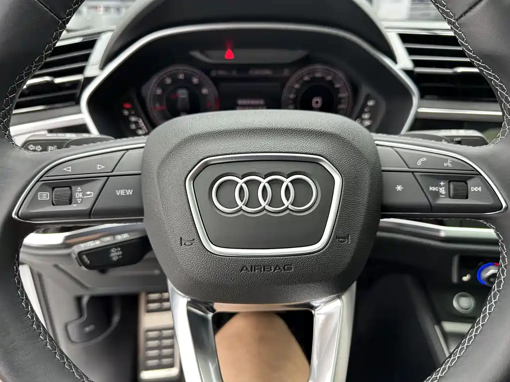 Audi Q3 2023 — фото 14