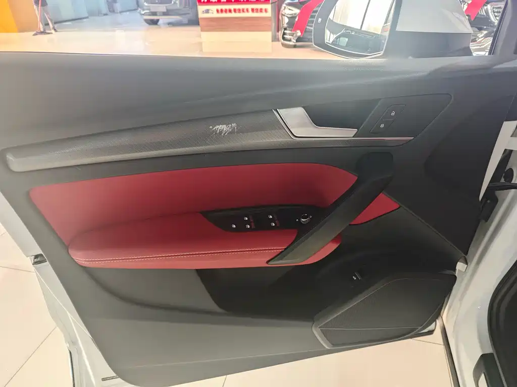 Audi Q5L 2023 — фото 10