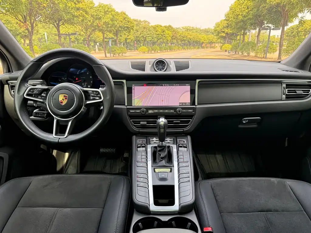 Porsche Macan 2021 — фото 13