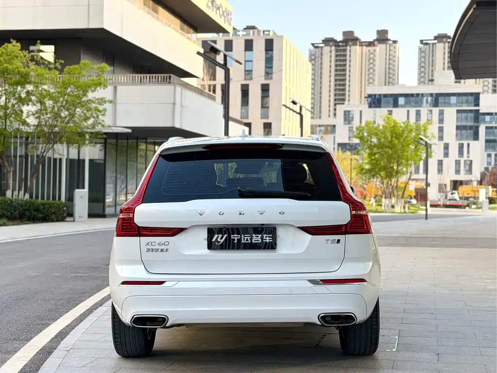 Volvo XC60 2021 — фото 20