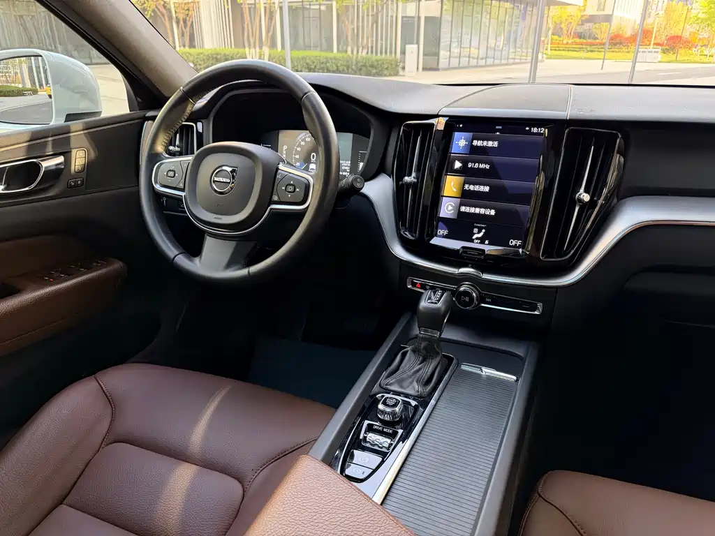 Volvo XC60 2021 — фото 18