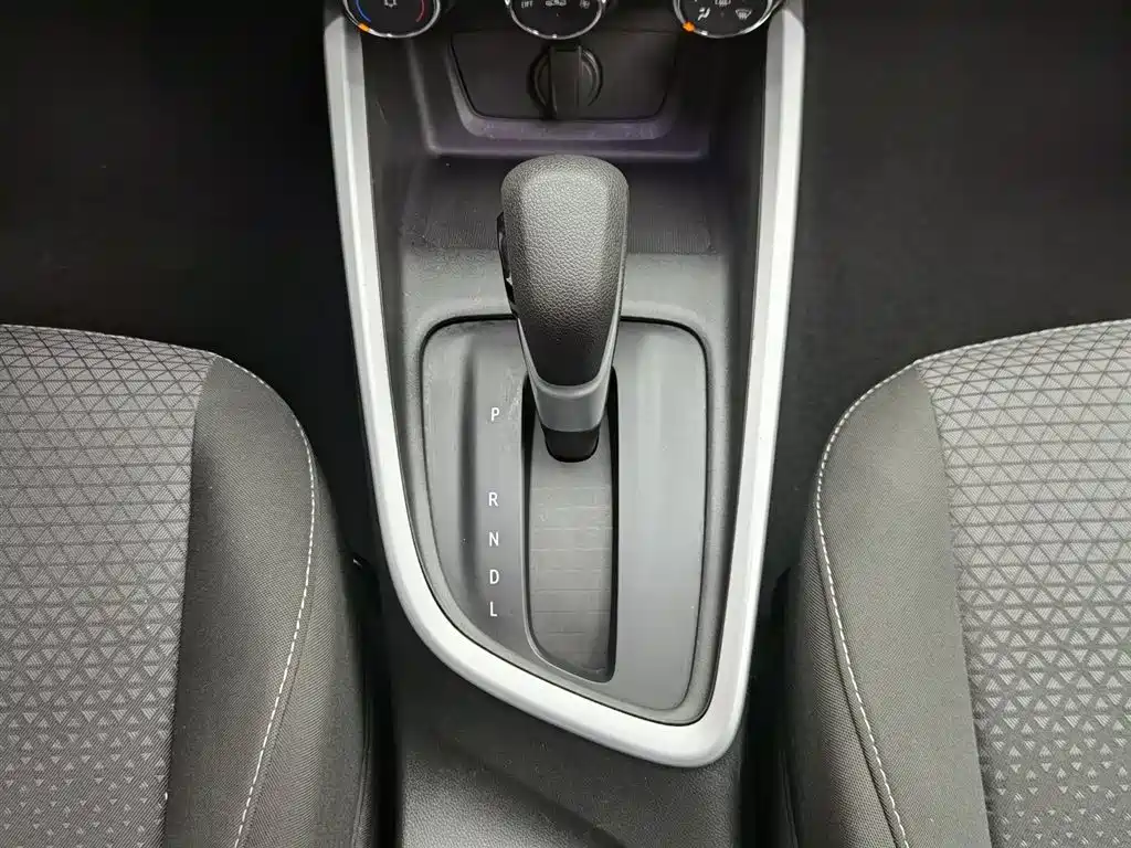 Chevrolet Cavalier 2019 — фото 13