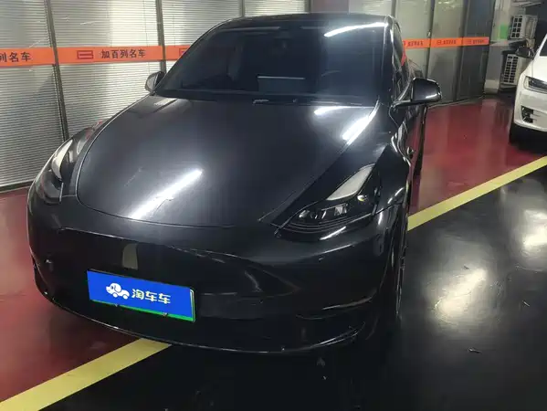 Tesla Model Y 2024