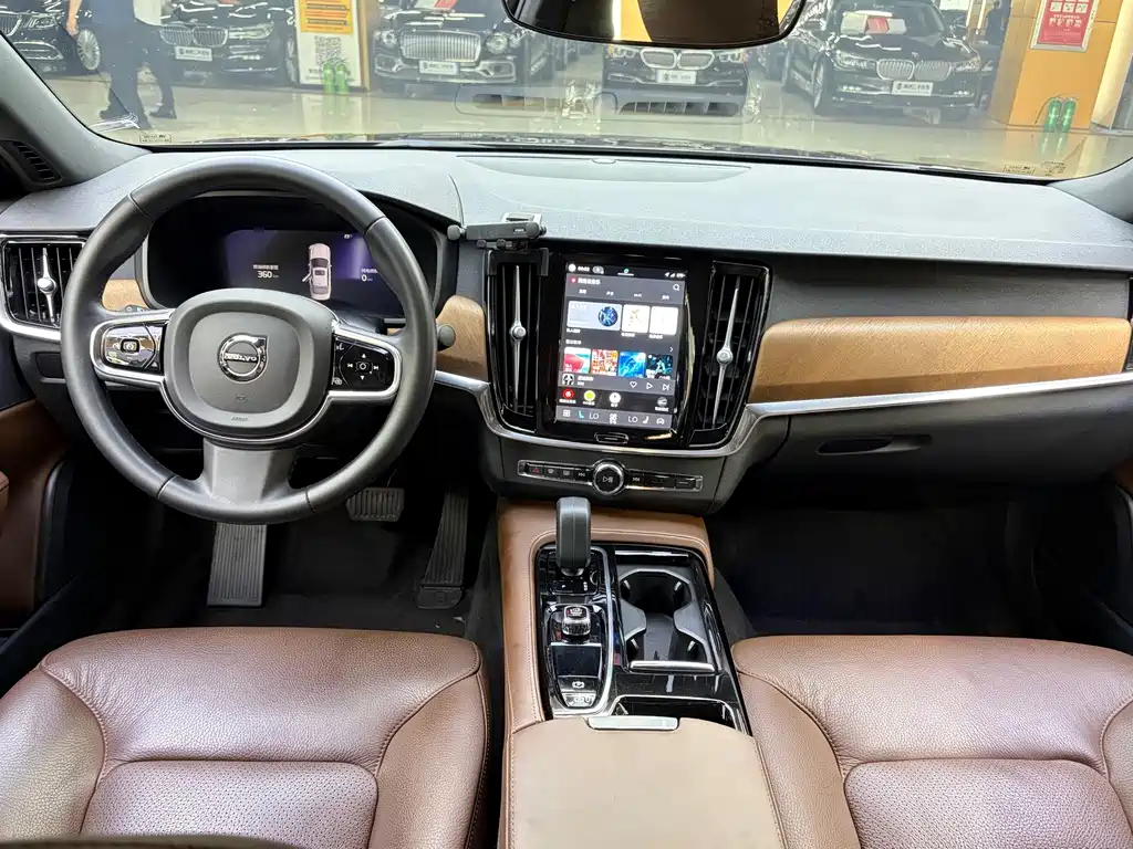 Volvo S90 Plug-In Hybrid 2023 — фото 5