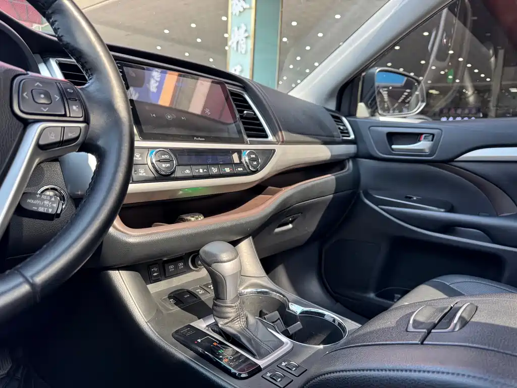 Toyota Highlander 2020 — фото 9