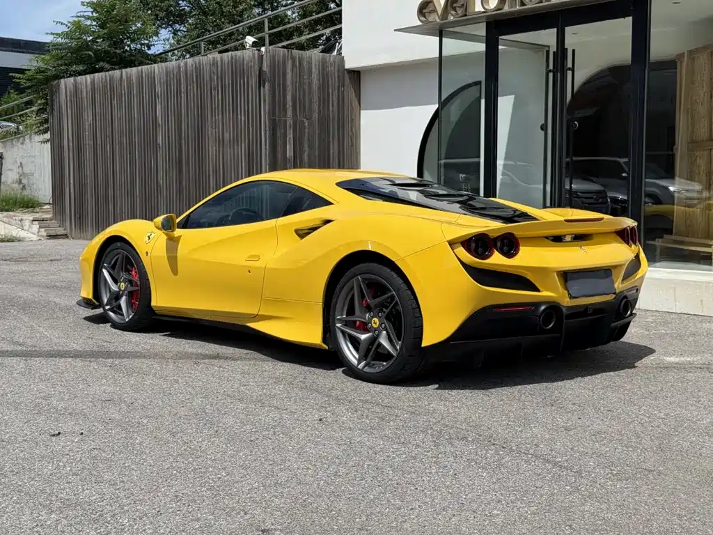 Ferrari F8 2023 — фото 11