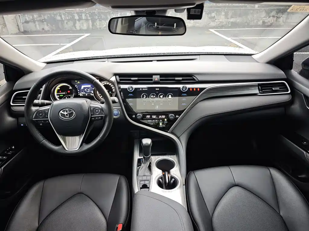 Toyota Camry 2021 — фото 12
