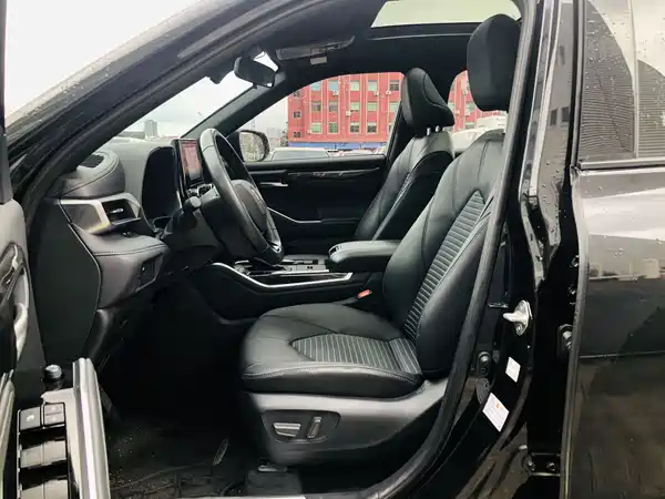 Toyota Crown Kluger 2024