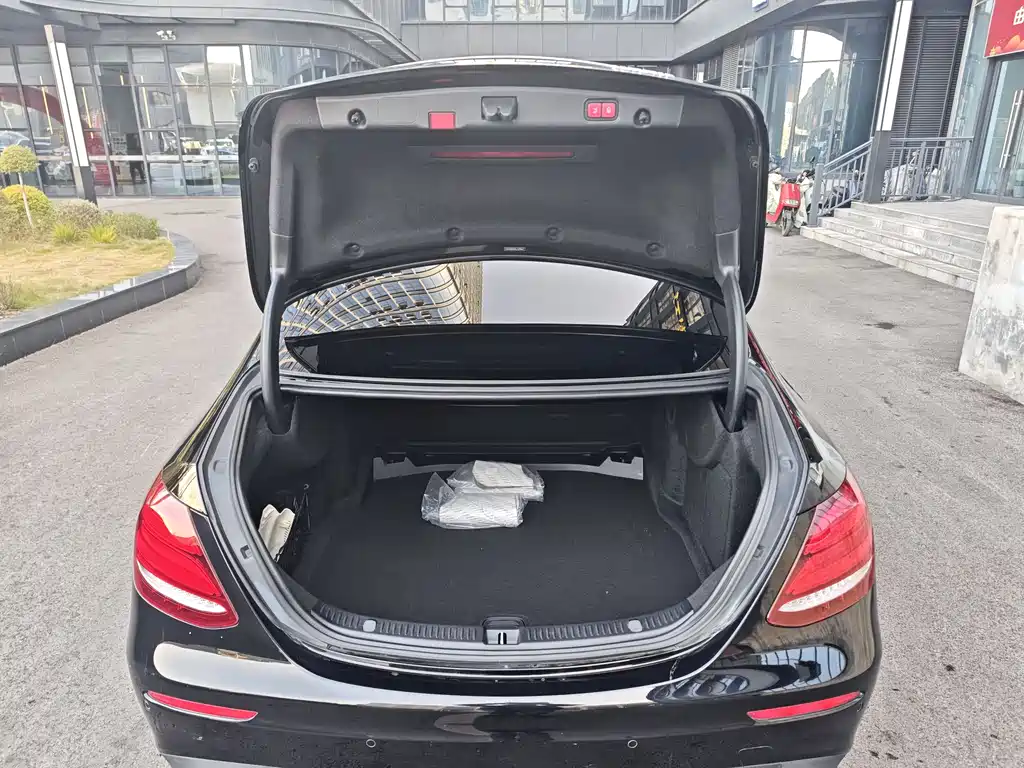 Mercedes-Benz E-Class 2020 — фото 22