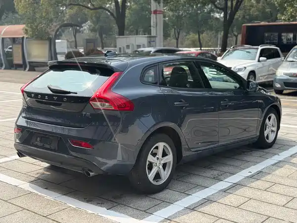Volvo V40 2017