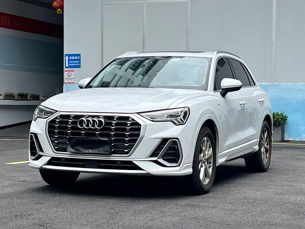 Audi Q3 2019 — фото 1