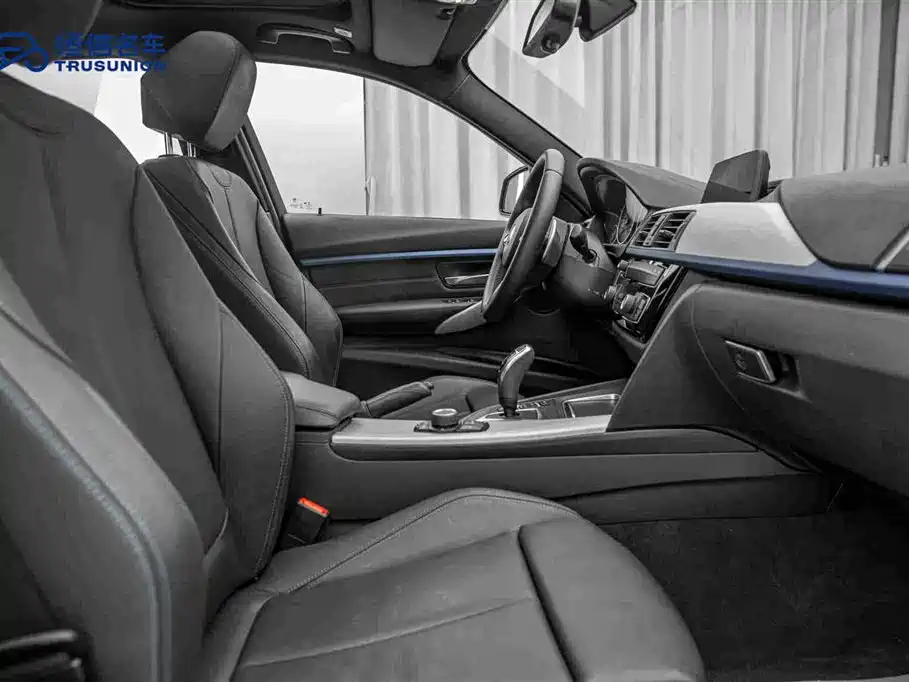 BMW 3 Series 2019 — фото 15