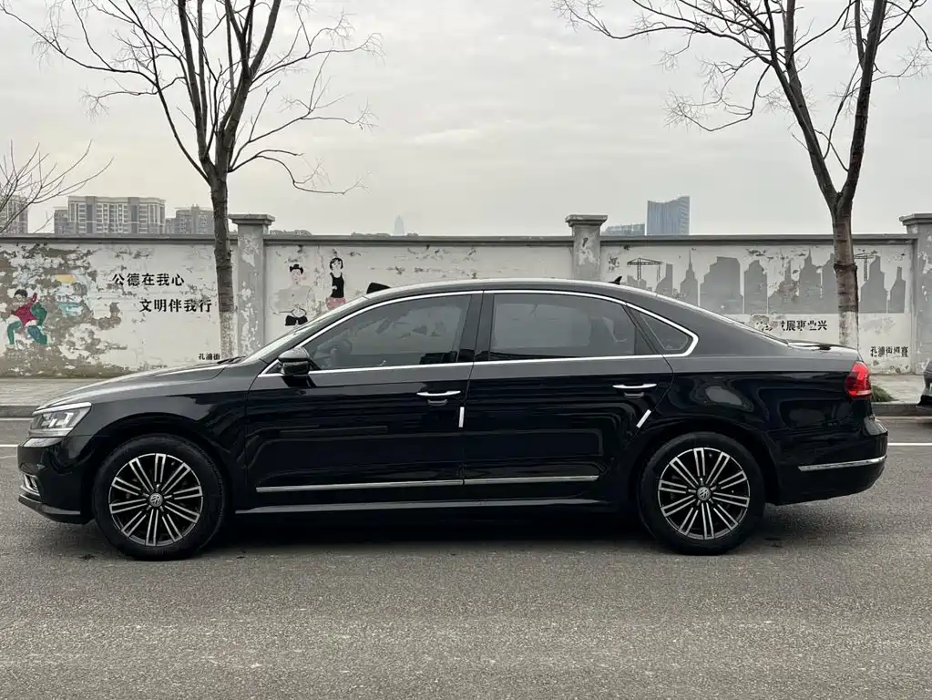 Volkswagen Passat 2018 — фото 17