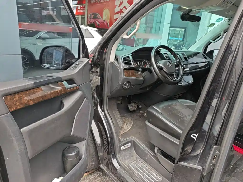 Volkswagen Multivan 2018 — фото 16