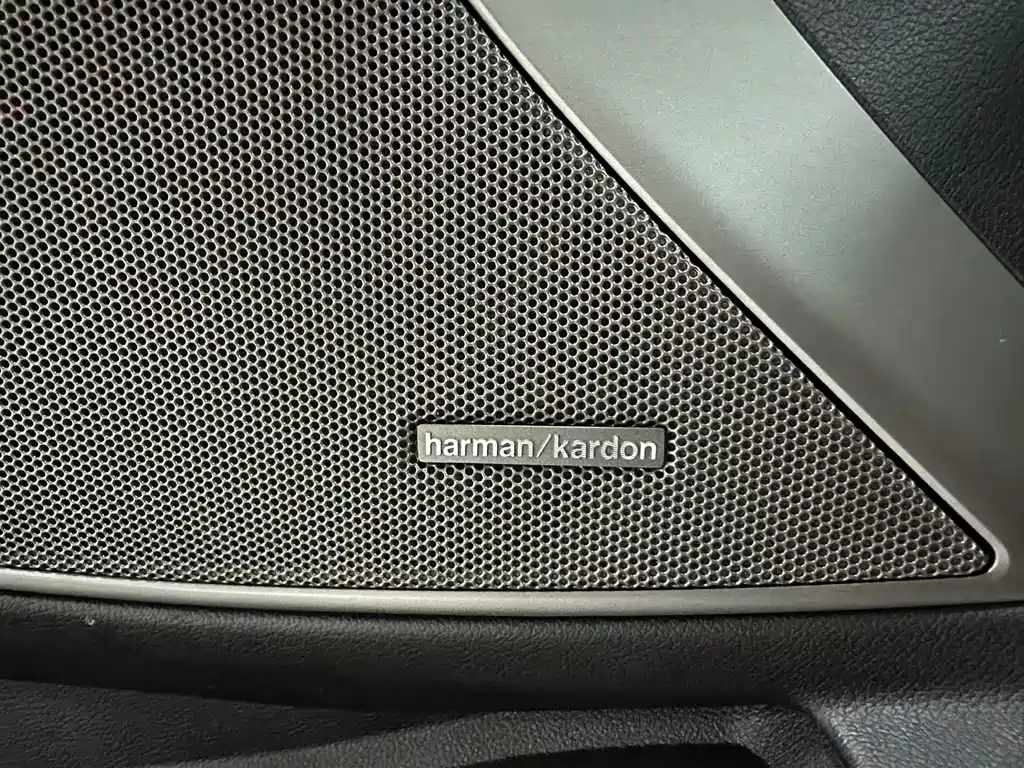 BMW 3 Series 2021 — фото 16
