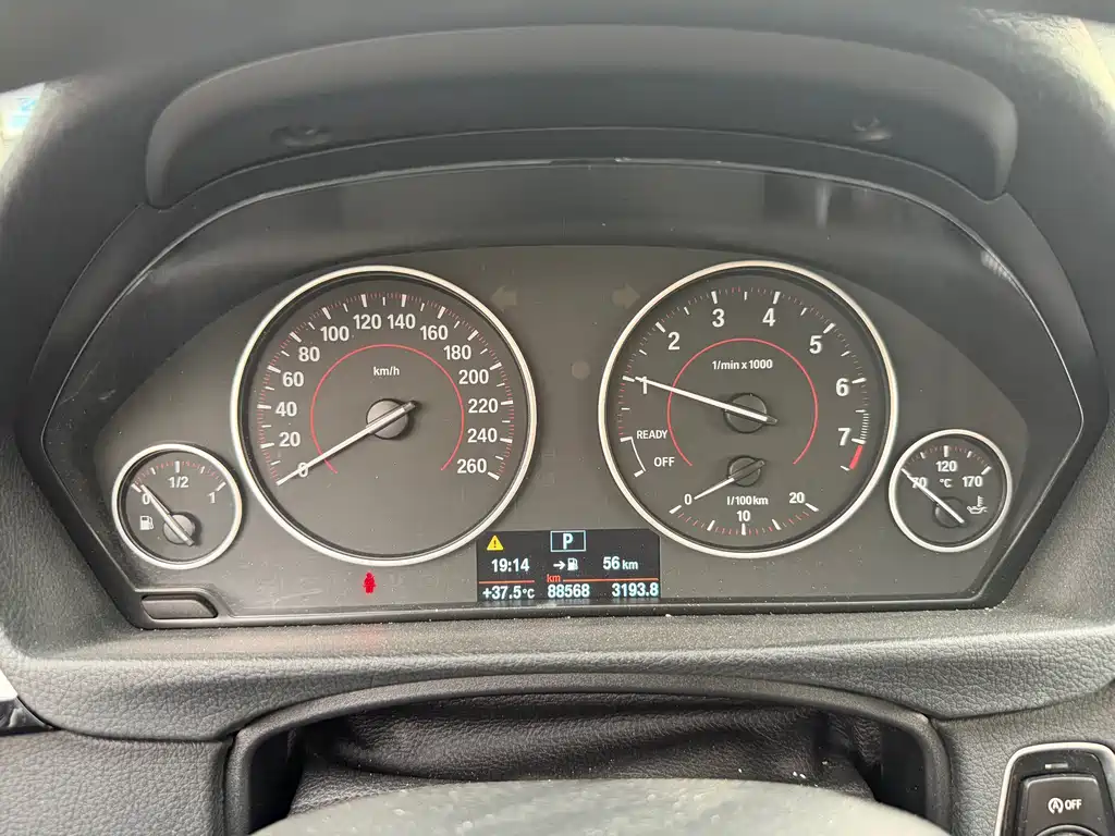 BMW 3 Series 2017 — фото 15