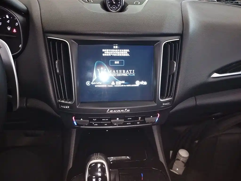 Maserati Levante 2017 — фото 13