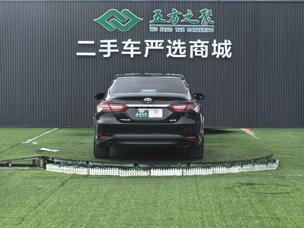 Toyota Camry 2019 — фото 19