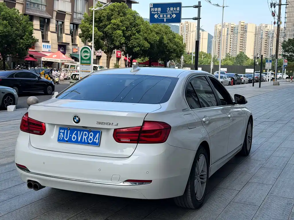 BMW 3 Series 2017 — фото 15