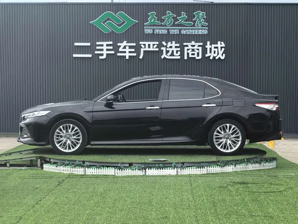 Toyota Camry 2019 — фото 20