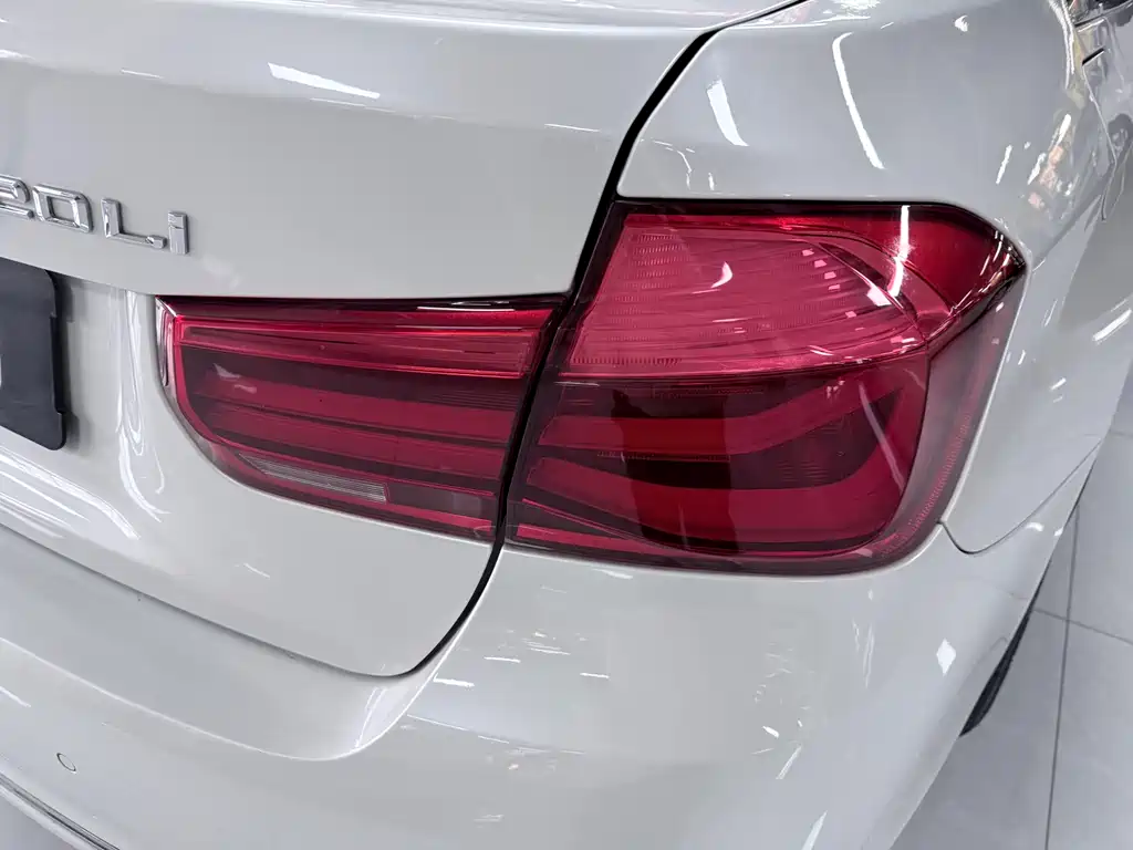 BMW 3 Series 2016 — фото 19