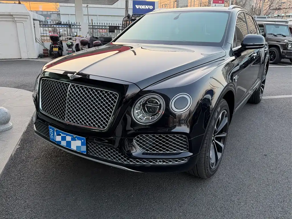 Bentley Bentayga 2017 — фото 1